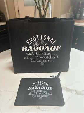 Graphic Tote and Pochette